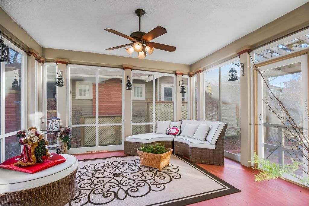 1024 S Broadway Street — photo 9