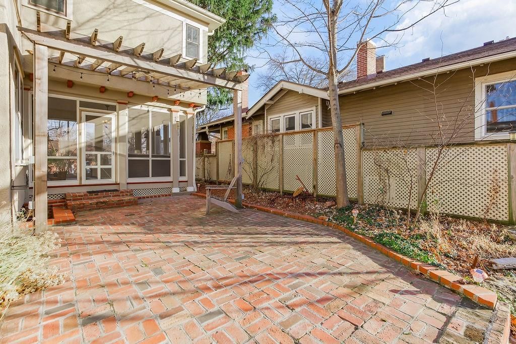 1024 S Broadway Street — photo 11