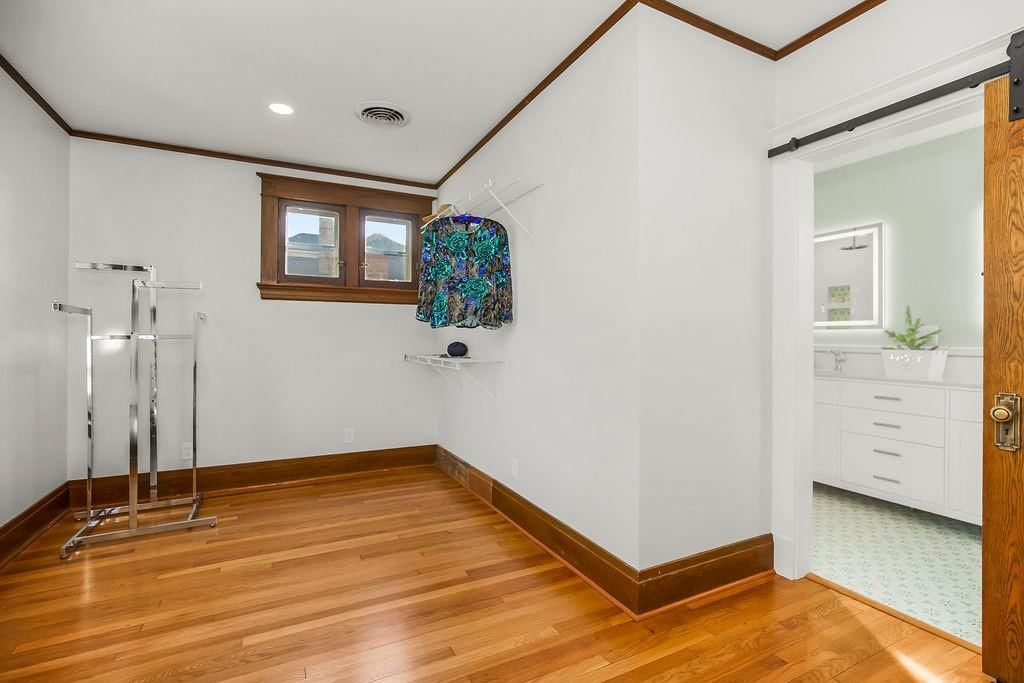 1024 S Broadway Street — photo 37