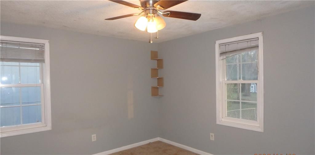 Photo 7 of 8 - 2625 NE 37th Street, Topeka, KS 66617