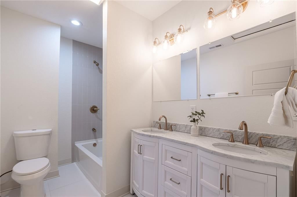 3219 Charlotte Street — photo 20