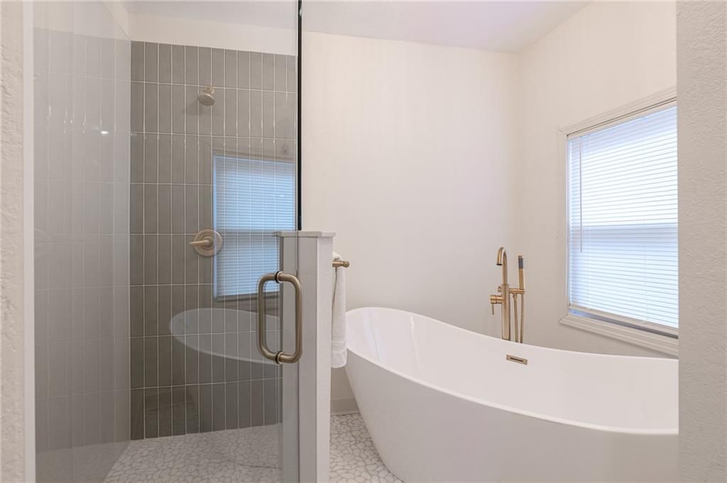 3219 Charlotte Street — photo 25