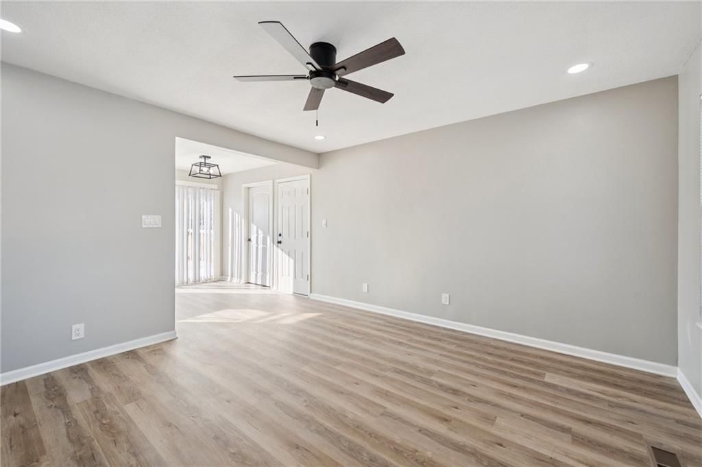 103 W Edgewood Drive — photo 4