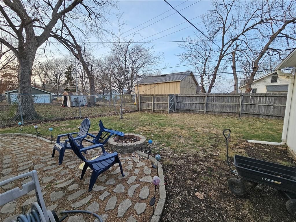 138 W WARREN Street — photo 4