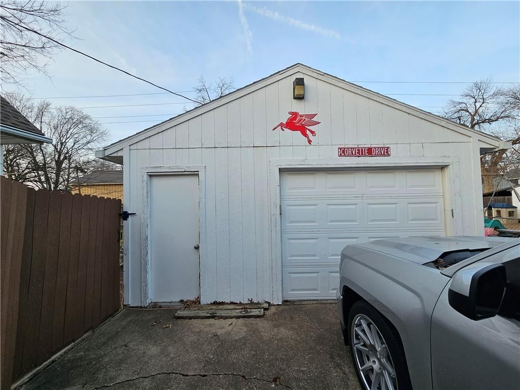 138 W WARREN Street — photo 8
