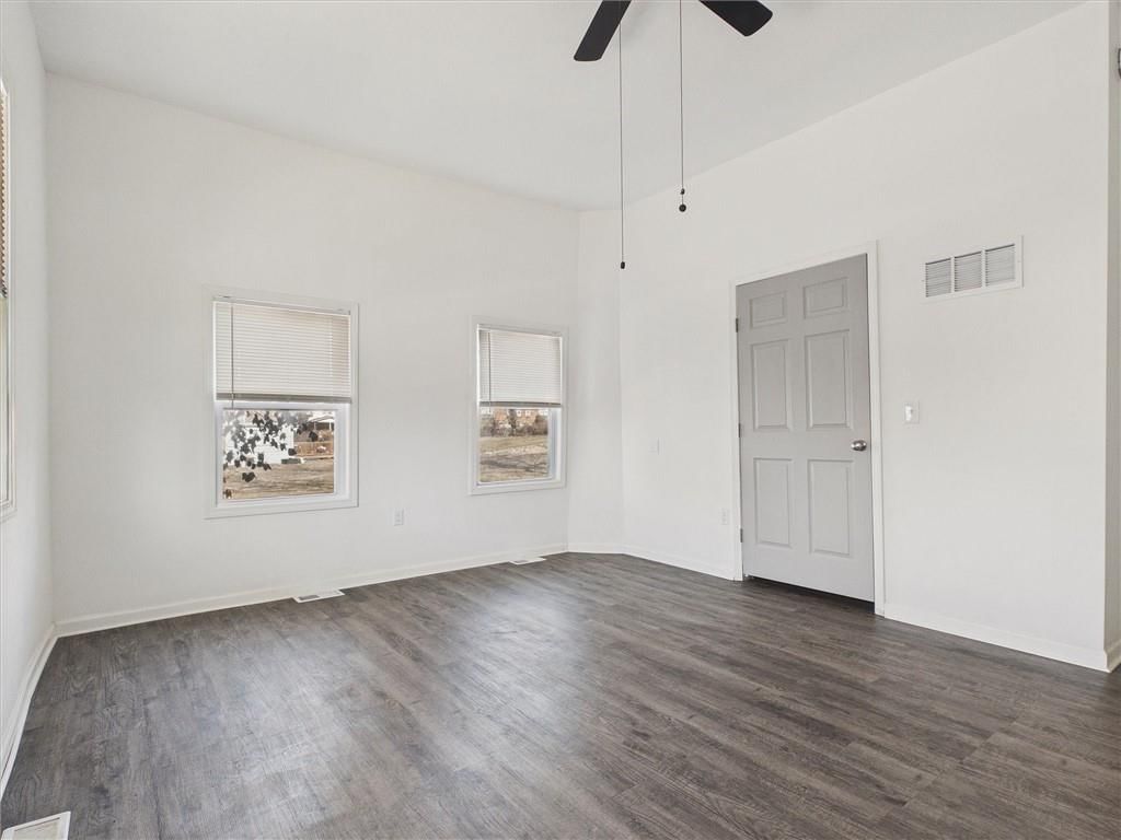 2421 Chestnut Avenue — photo 15