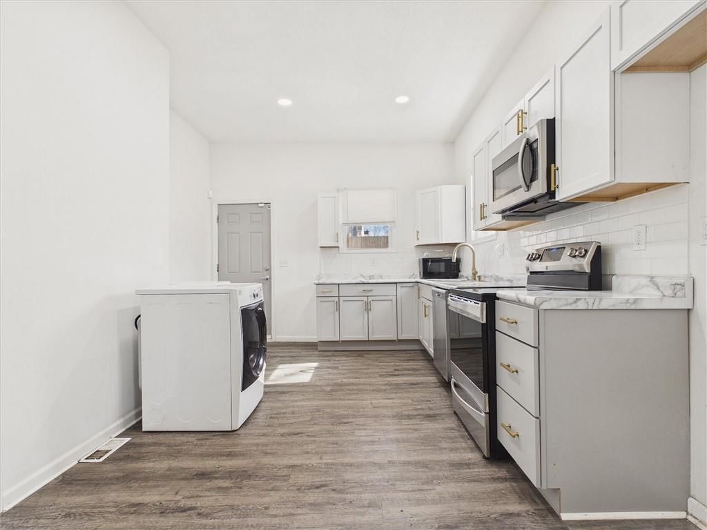 2421 Chestnut Avenue — photo 17