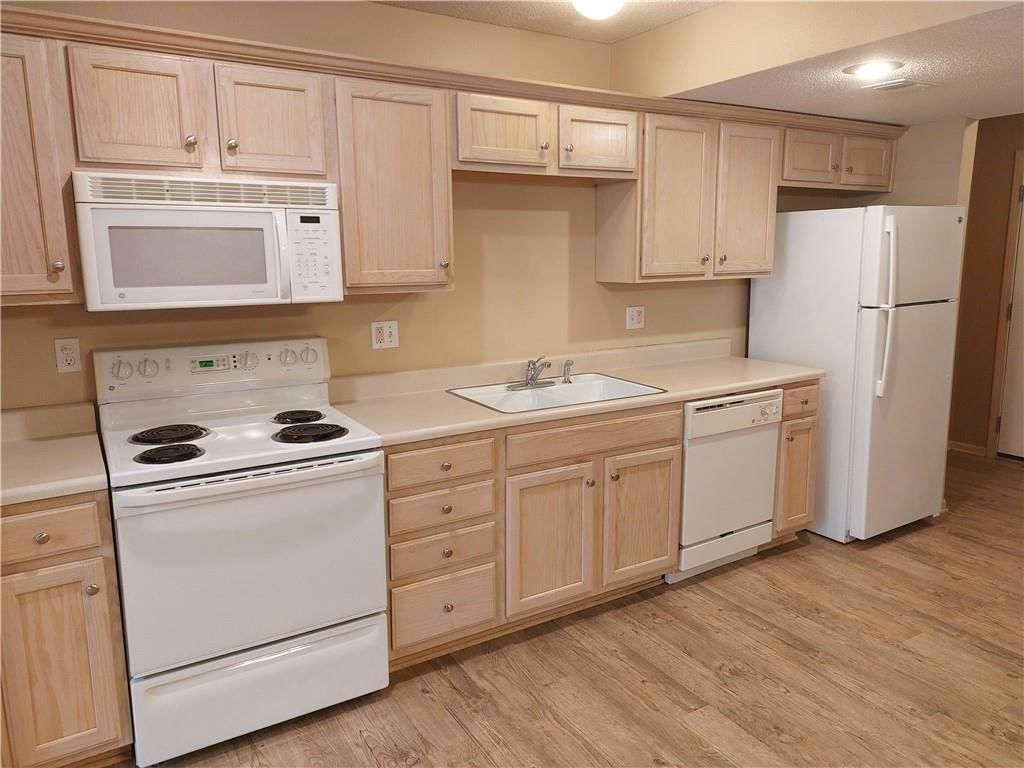 8039 N Elmwood Avenue — photo 3