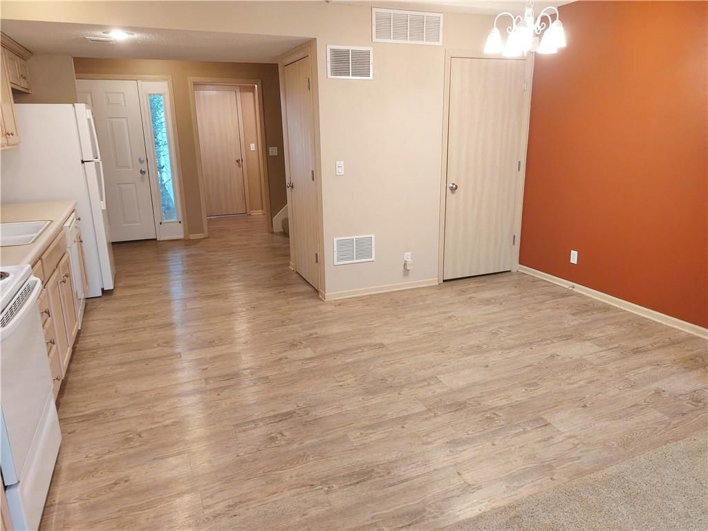 8039 N Elmwood Avenue — photo 4