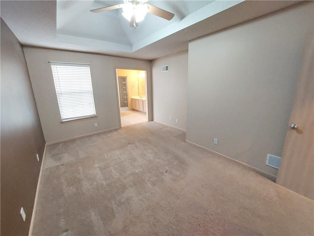 8039 N Elmwood Avenue — photo 7