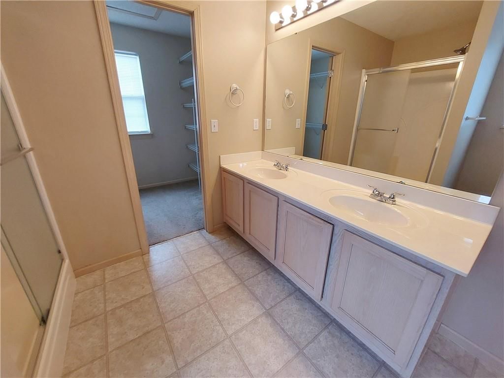 8039 N Elmwood Avenue — photo 8