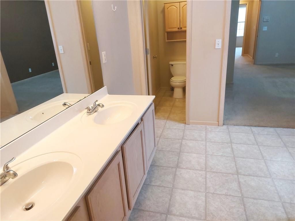 8039 N Elmwood Avenue — photo 9