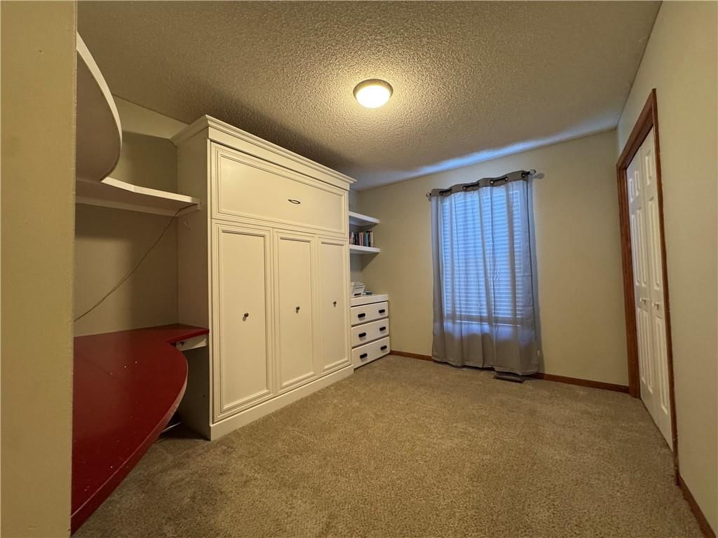 300 N Hickory Street — photo 13