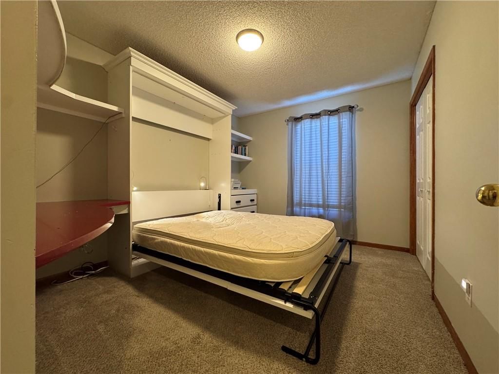 300 N Hickory Street — photo 14
