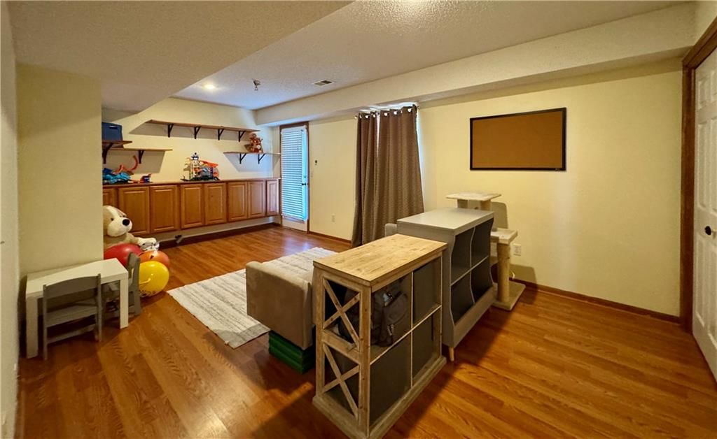 300 N Hickory Street — photo 17