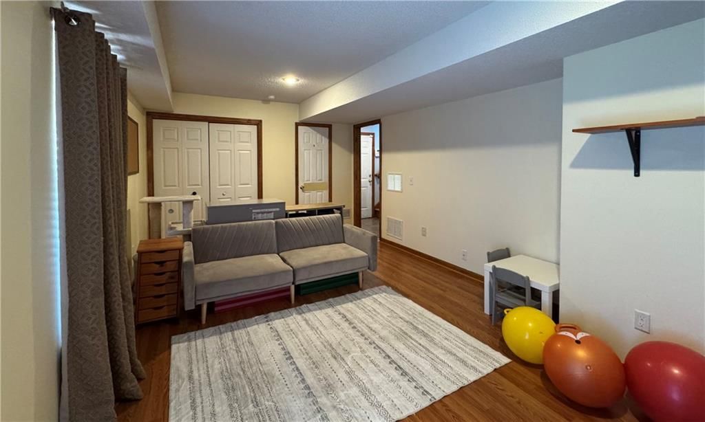 300 N Hickory Street — photo 18