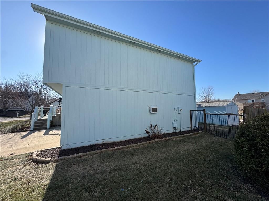 300 N Hickory Street — photo 28
