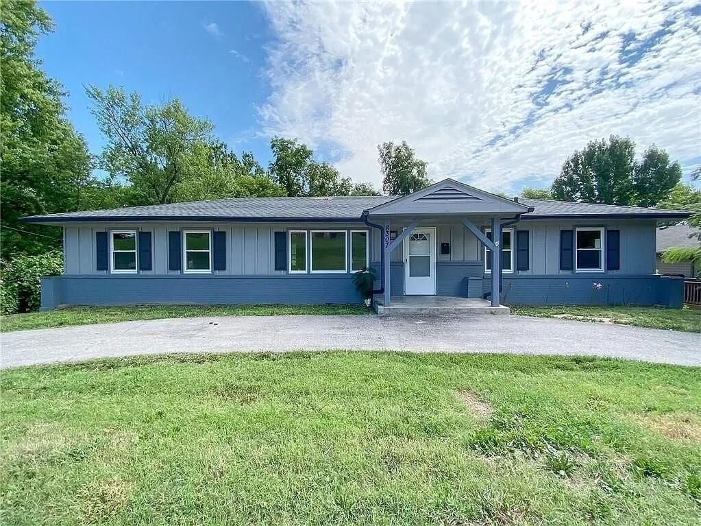 8307 Holmes Road — photo 3
