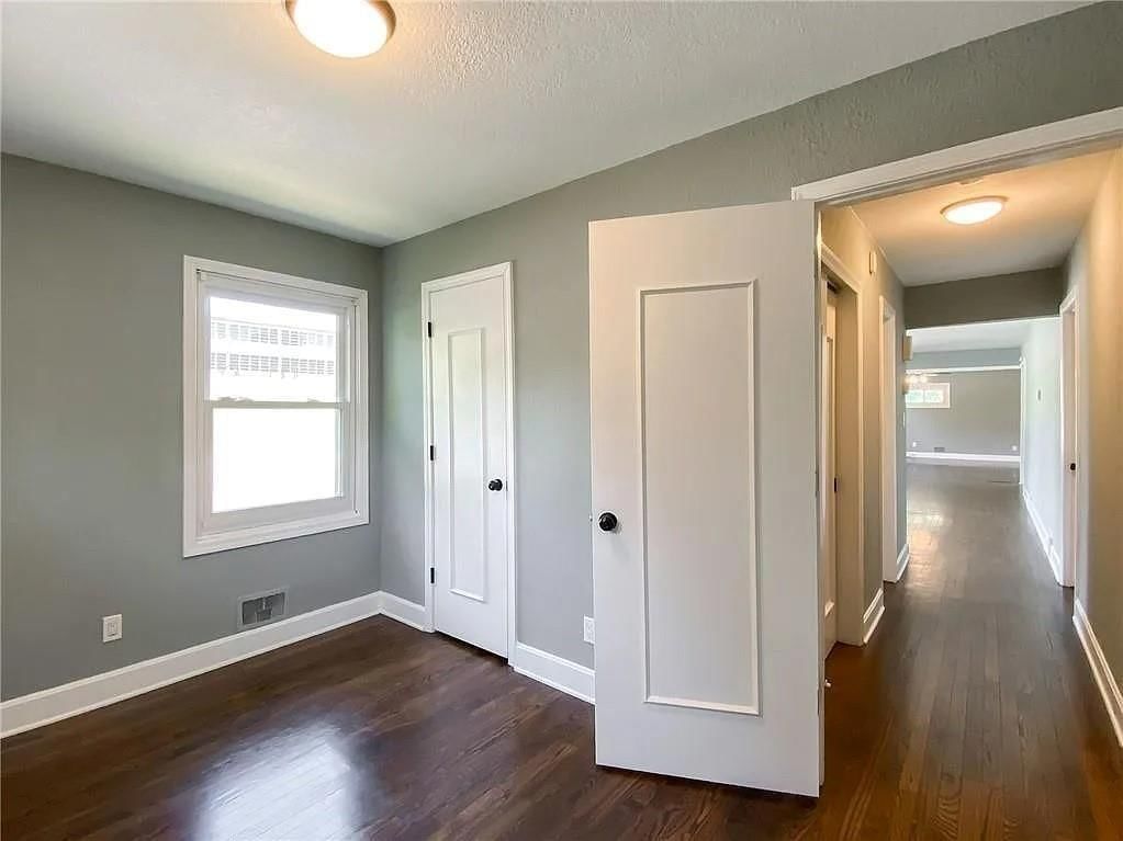 8307 Holmes Road — photo 8