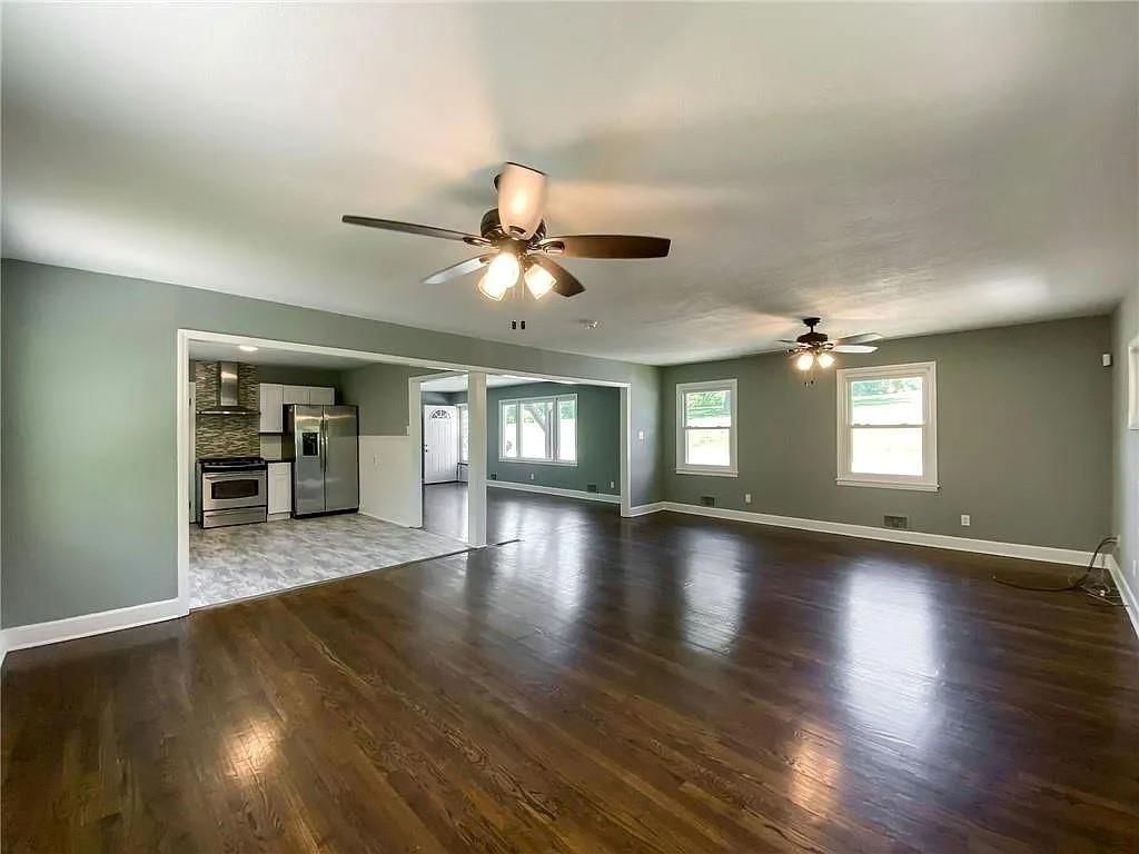 8307 Holmes Road — photo 9