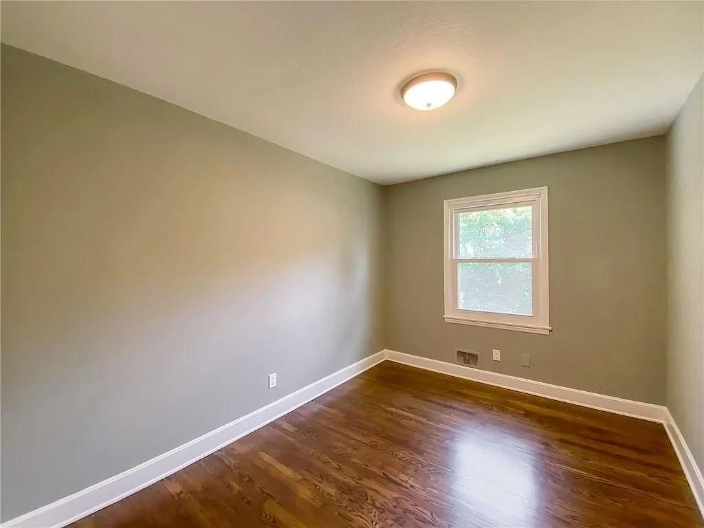 8307 Holmes Road — photo 11