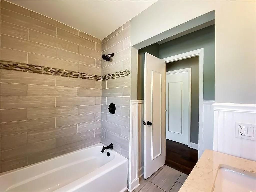 8307 Holmes Road — photo 13