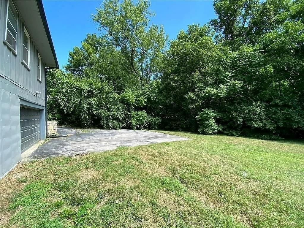 8307 Holmes Road — photo 16