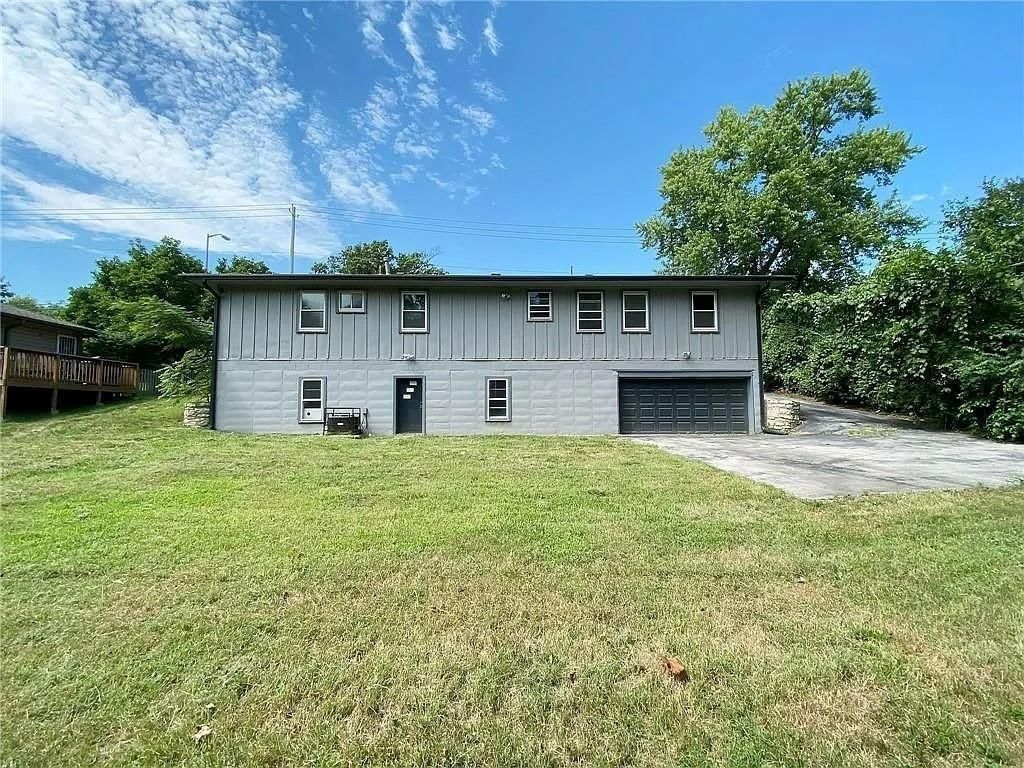 8307 Holmes Road — photo 17