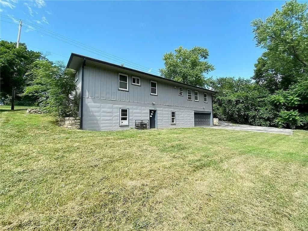 8307 Holmes Road — photo 18