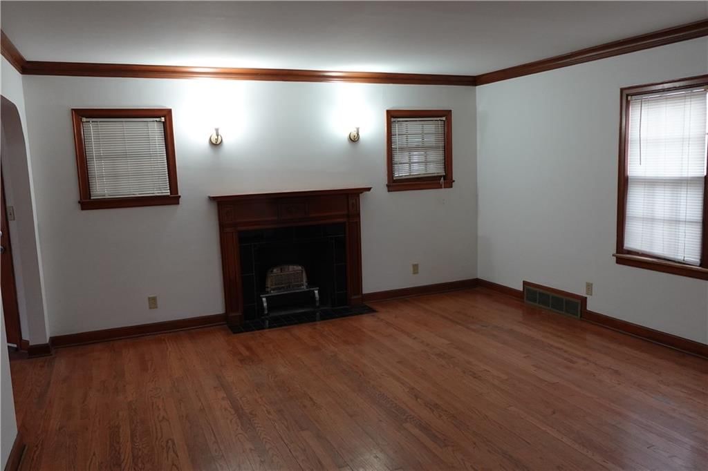 4429 N Oak Trafficway — photo 4