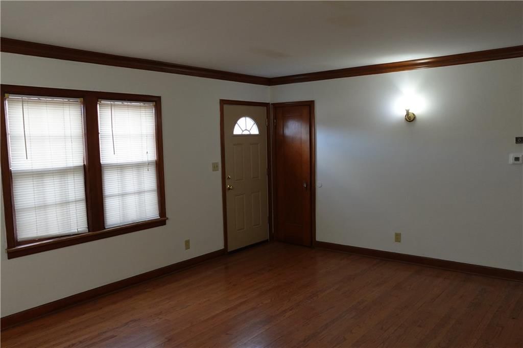 4429 N Oak Trafficway — photo 5