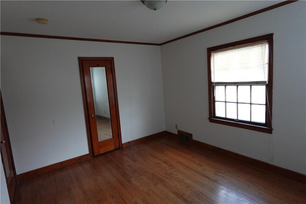 4429 N Oak Trafficway — photo 8