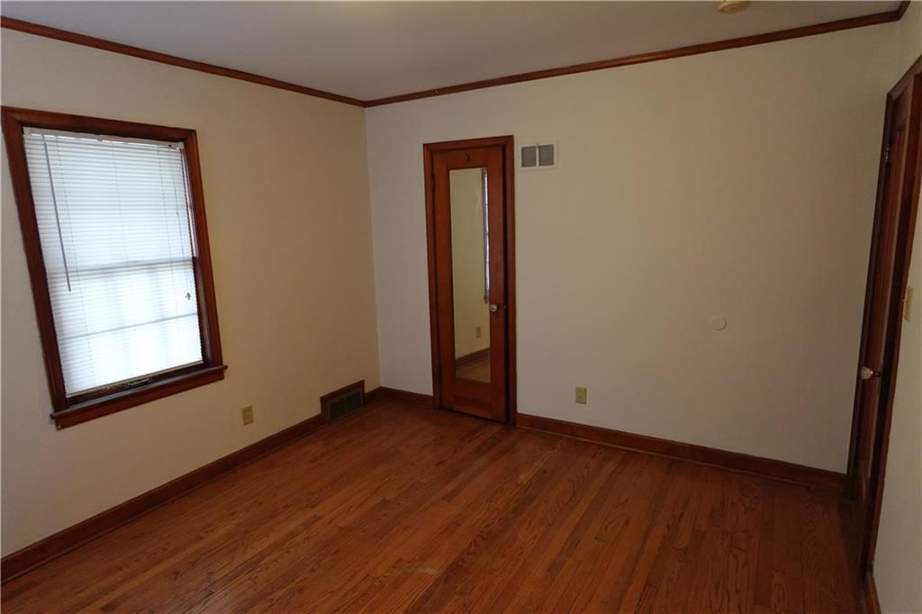 4429 N Oak Trafficway — photo 9