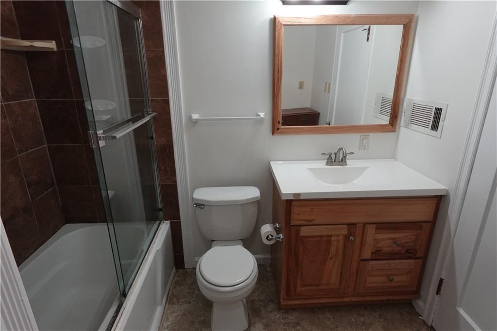 4429 N Oak Trafficway — photo 10