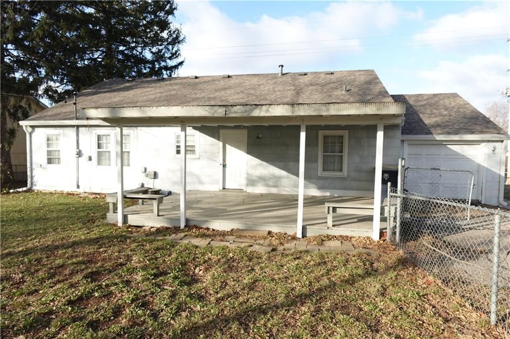 4429 N Oak Trafficway — photo 15