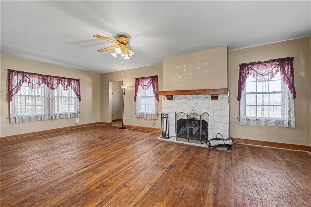 4925 Metropolitan Avenue — photo 3