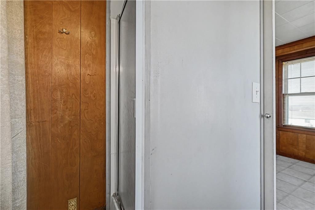 4925 Metropolitan Avenue — photo 11