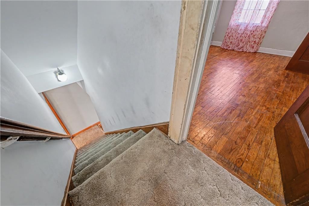 4925 Metropolitan Avenue — photo 20