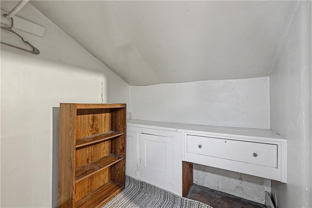 4925 Metropolitan Avenue — photo 21