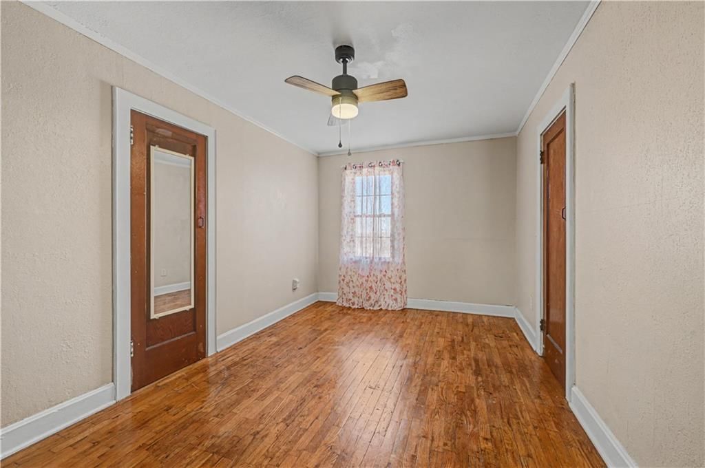 4925 Metropolitan Avenue — photo 23