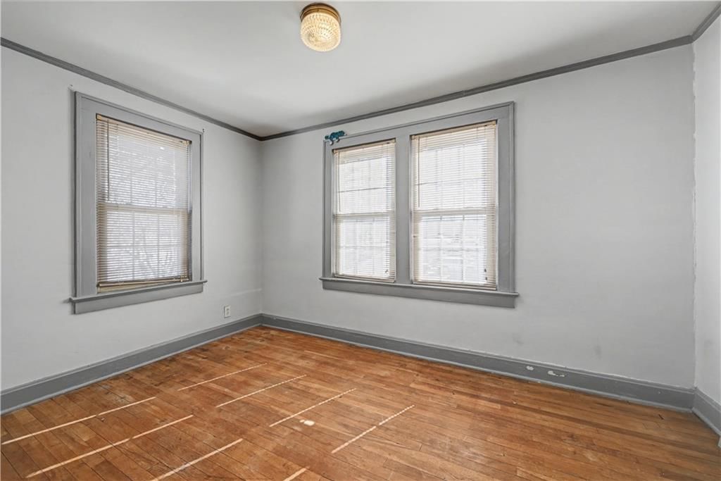 4925 Metropolitan Avenue — photo 25