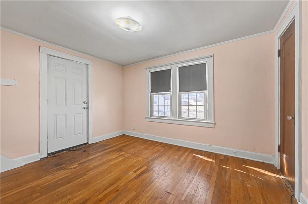 4925 Metropolitan Avenue — photo 26