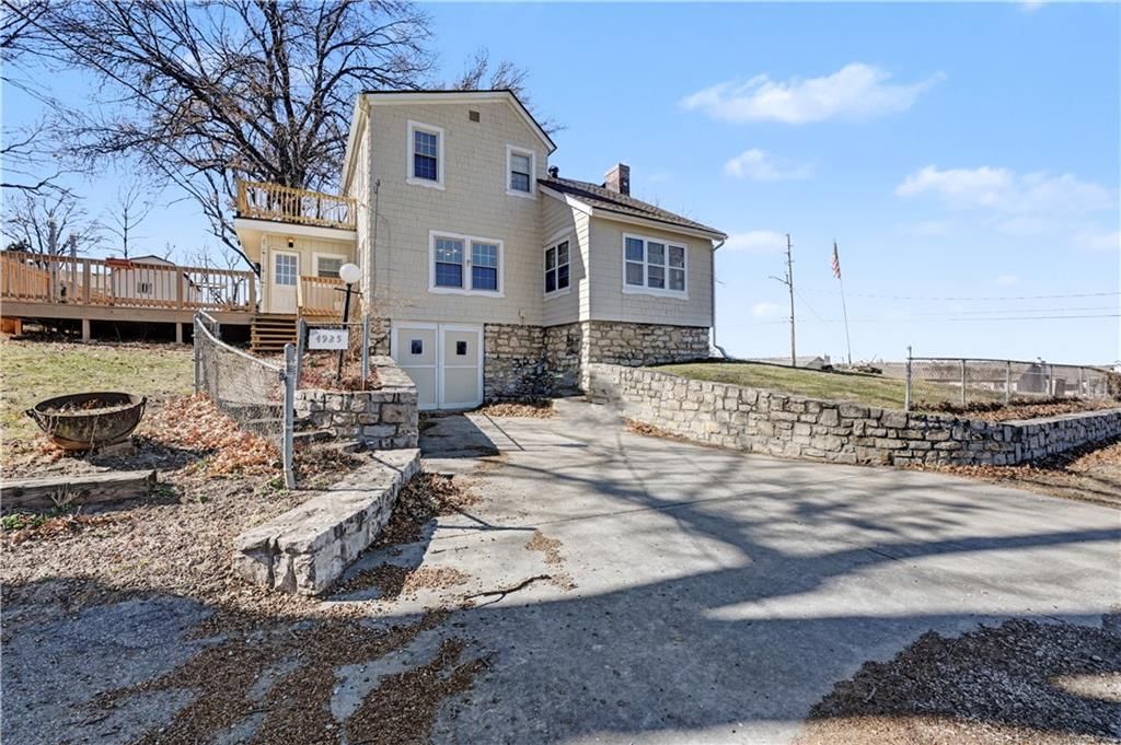 4925 Metropolitan Avenue — photo 33