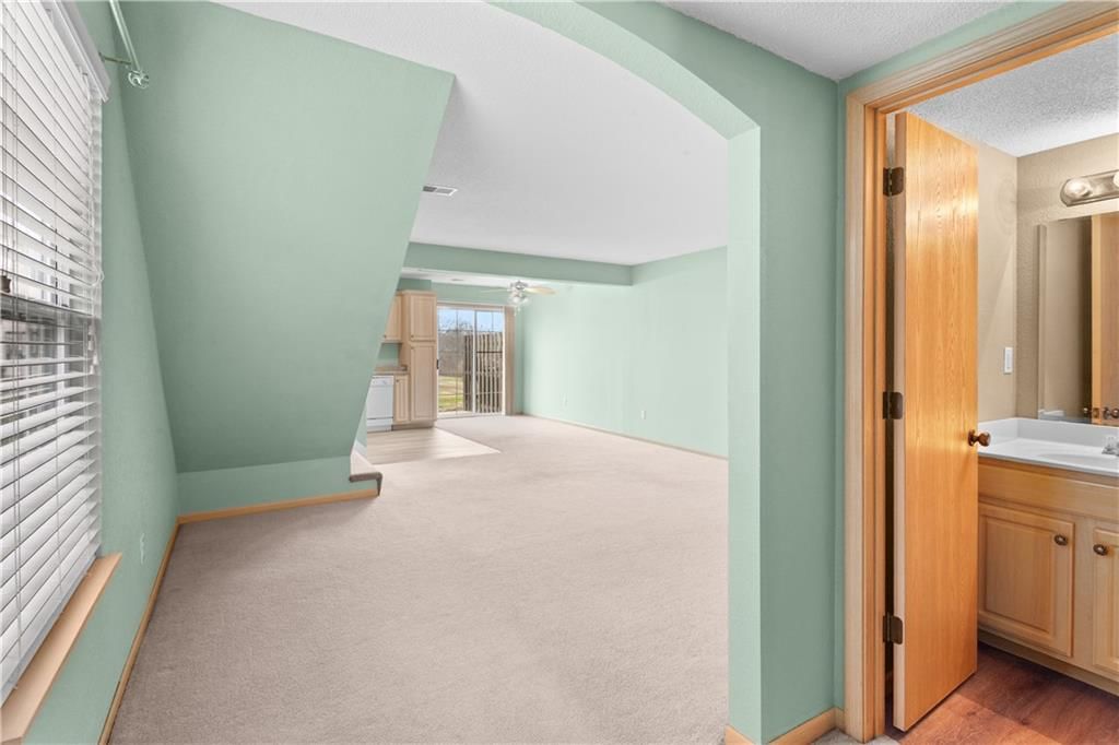 1228 NW Hidden Ridge Circle — photo 10