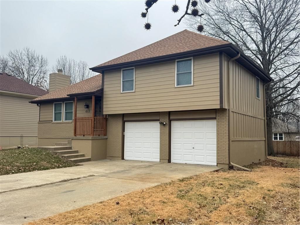 613 SE Westwind Drive — photo 3