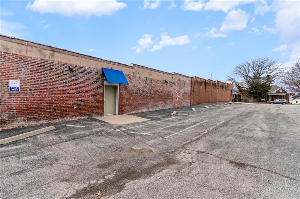 1717 N Main Street — photo 47