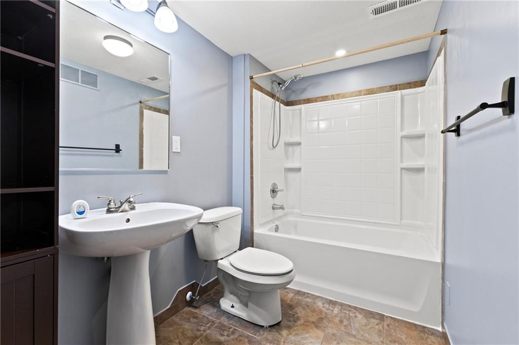 1124 N Curtis Street — photo 12
