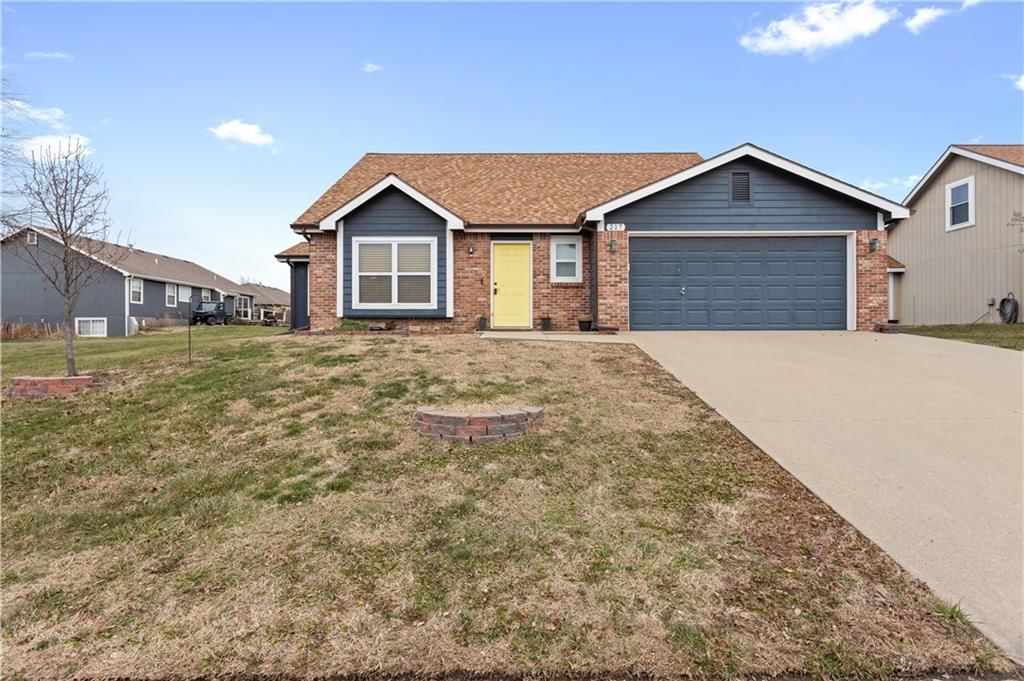 217 Montrose Circle — photo 2