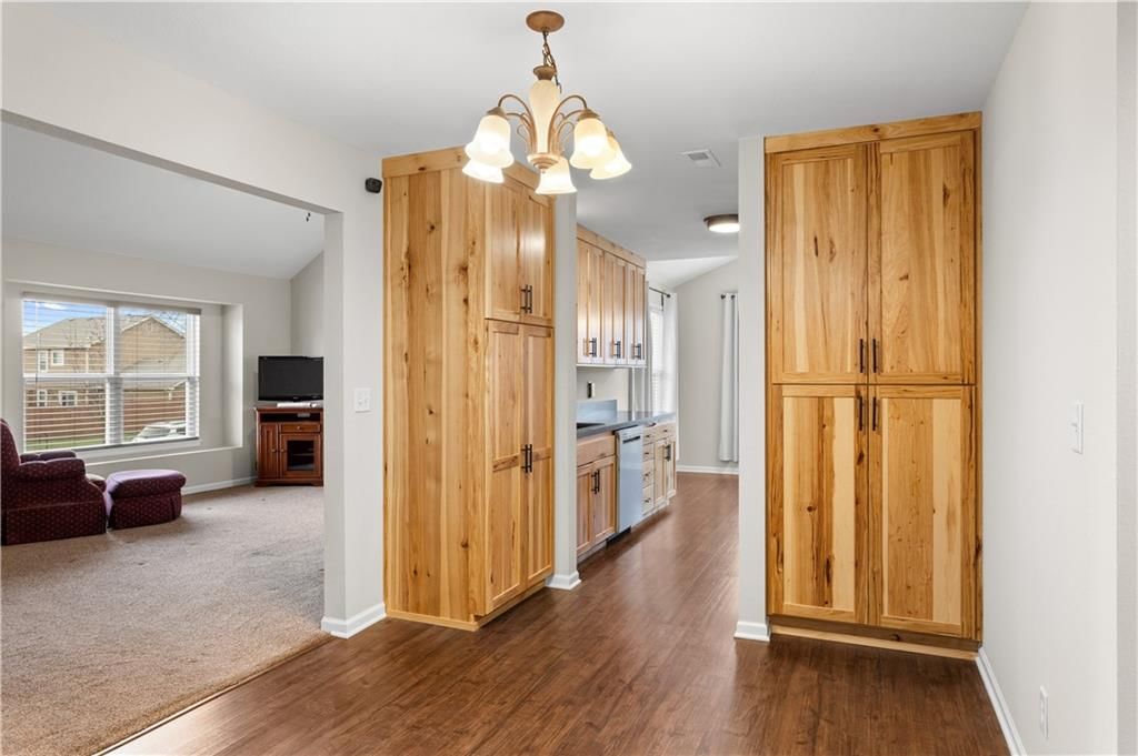 217 Montrose Circle — photo 3