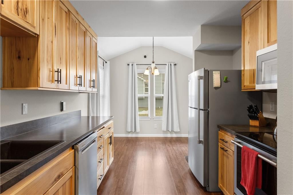217 Montrose Circle — photo 4